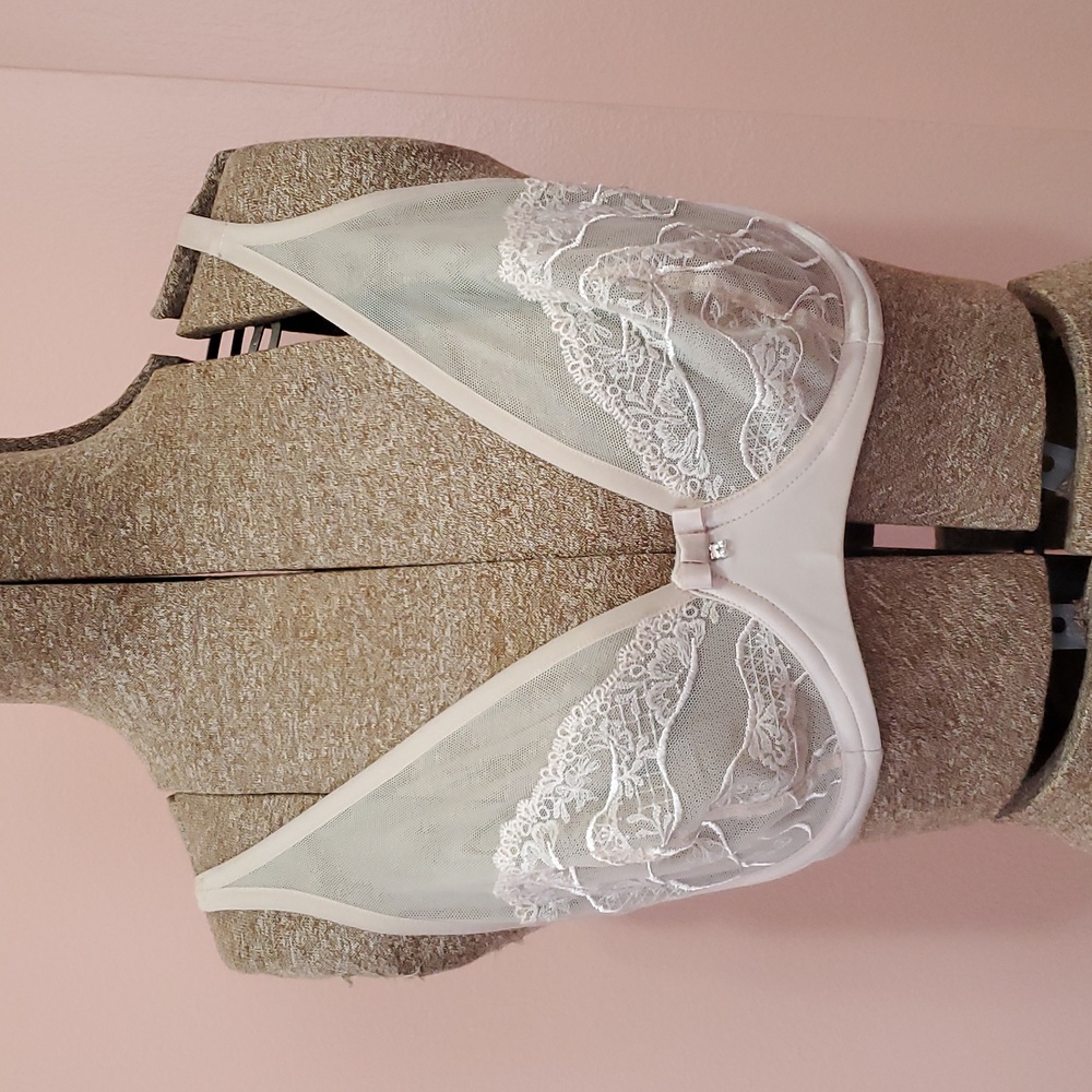 Wacoal Sheer Underwire Lace Bra 32D - Picture 4 of 11